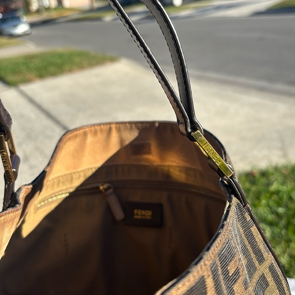 Fendi bag great condition - Picture 4 of 11
